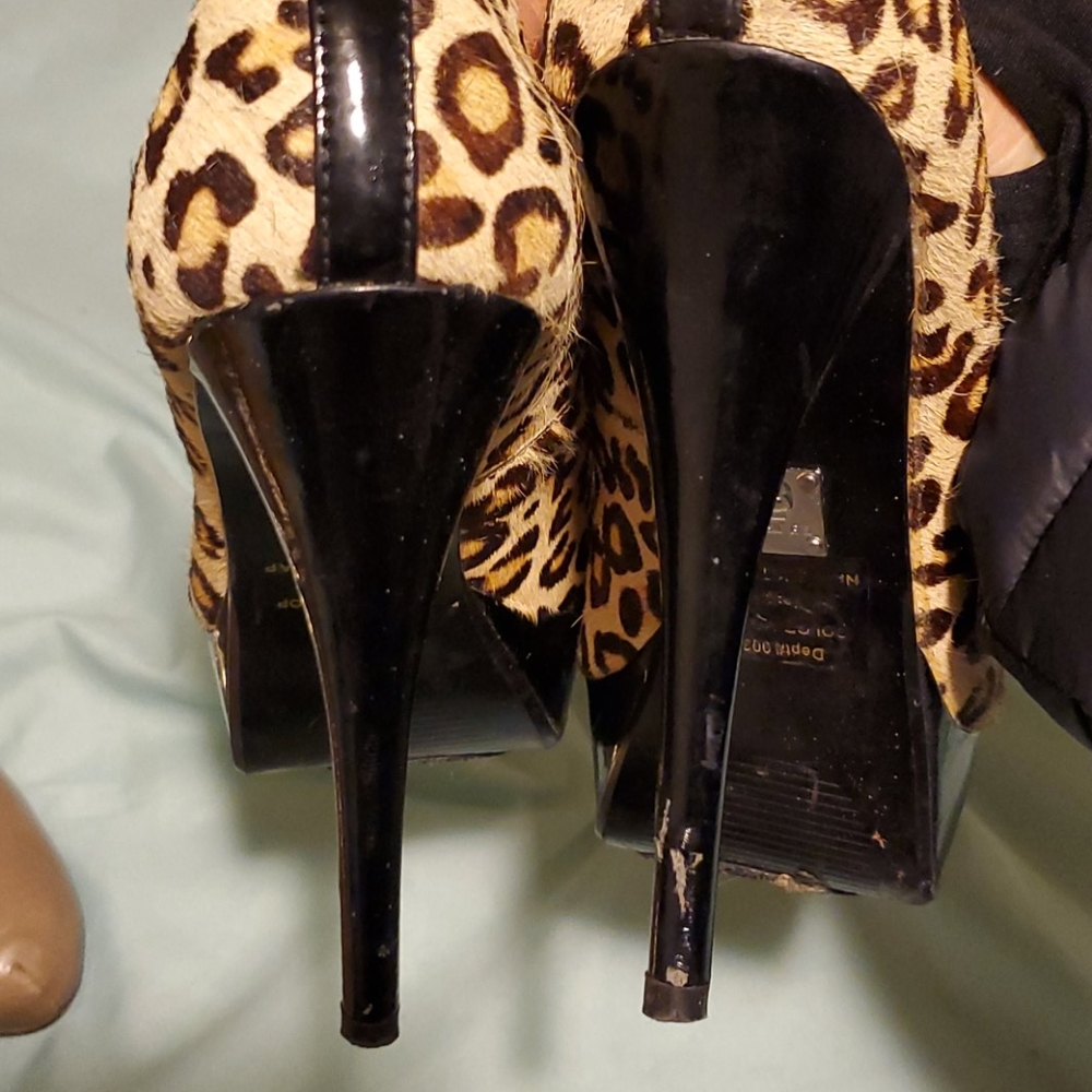 Get all 4 pair!! As is! 2 pair size 5 & 2 pair 5.5 - Picture 8 of 12
